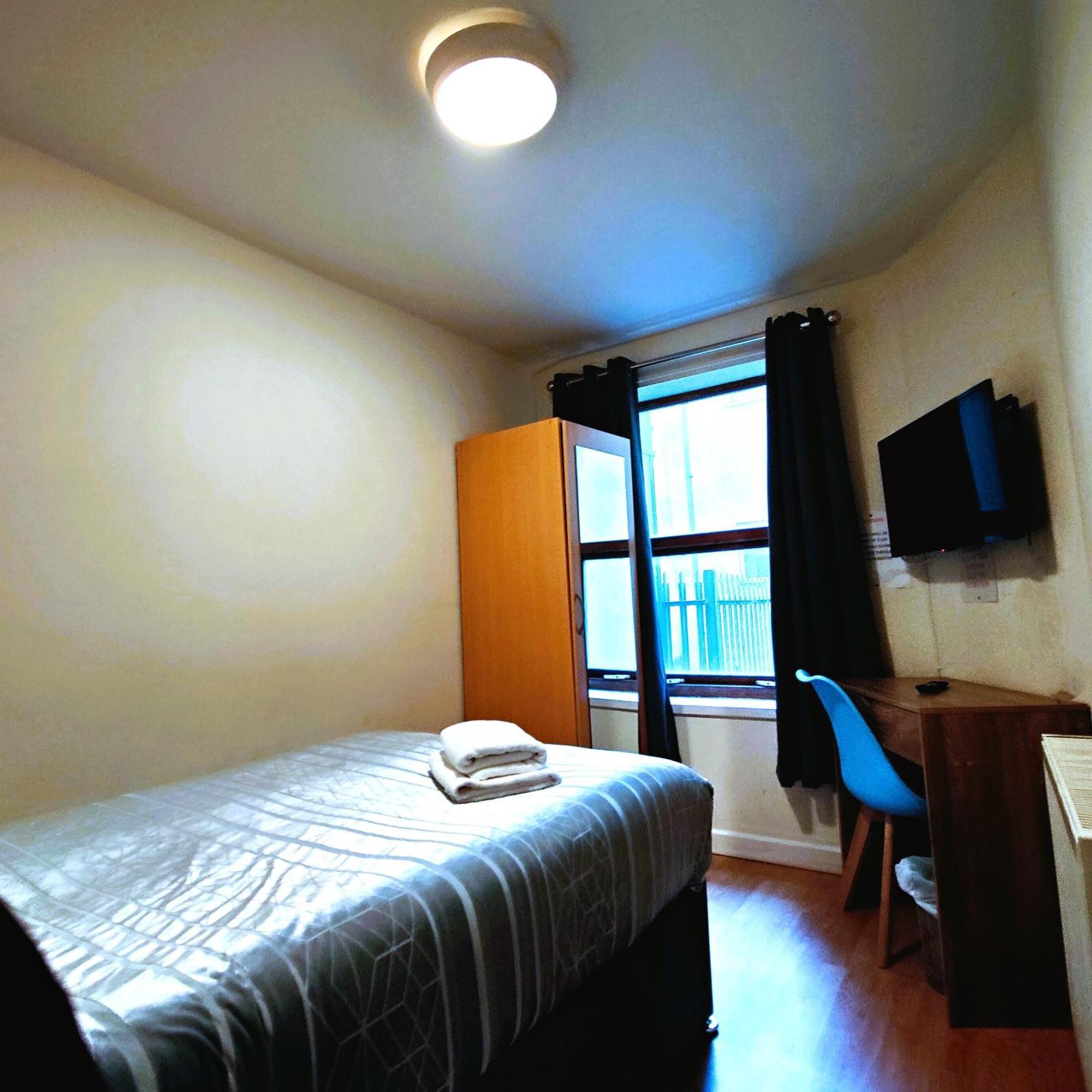 Liverpool City Centre Private Rooms Including Smart Tvs - With Shared Bathroom Екстериор снимка