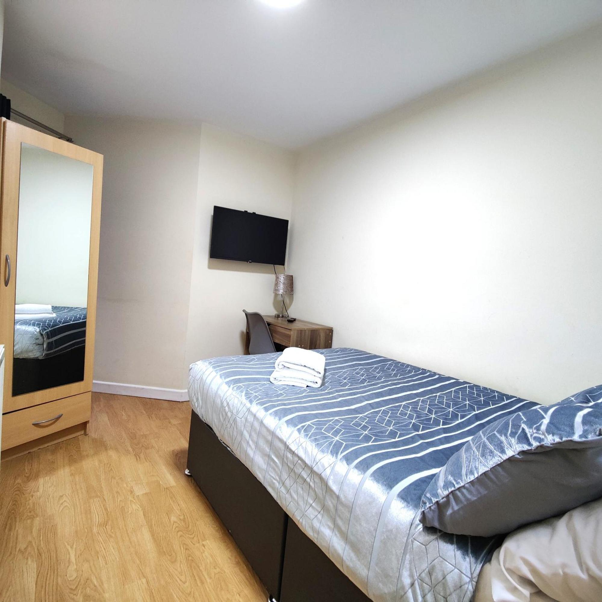 Liverpool City Centre Private Rooms Including Smart Tvs - With Shared Bathroom Екстериор снимка