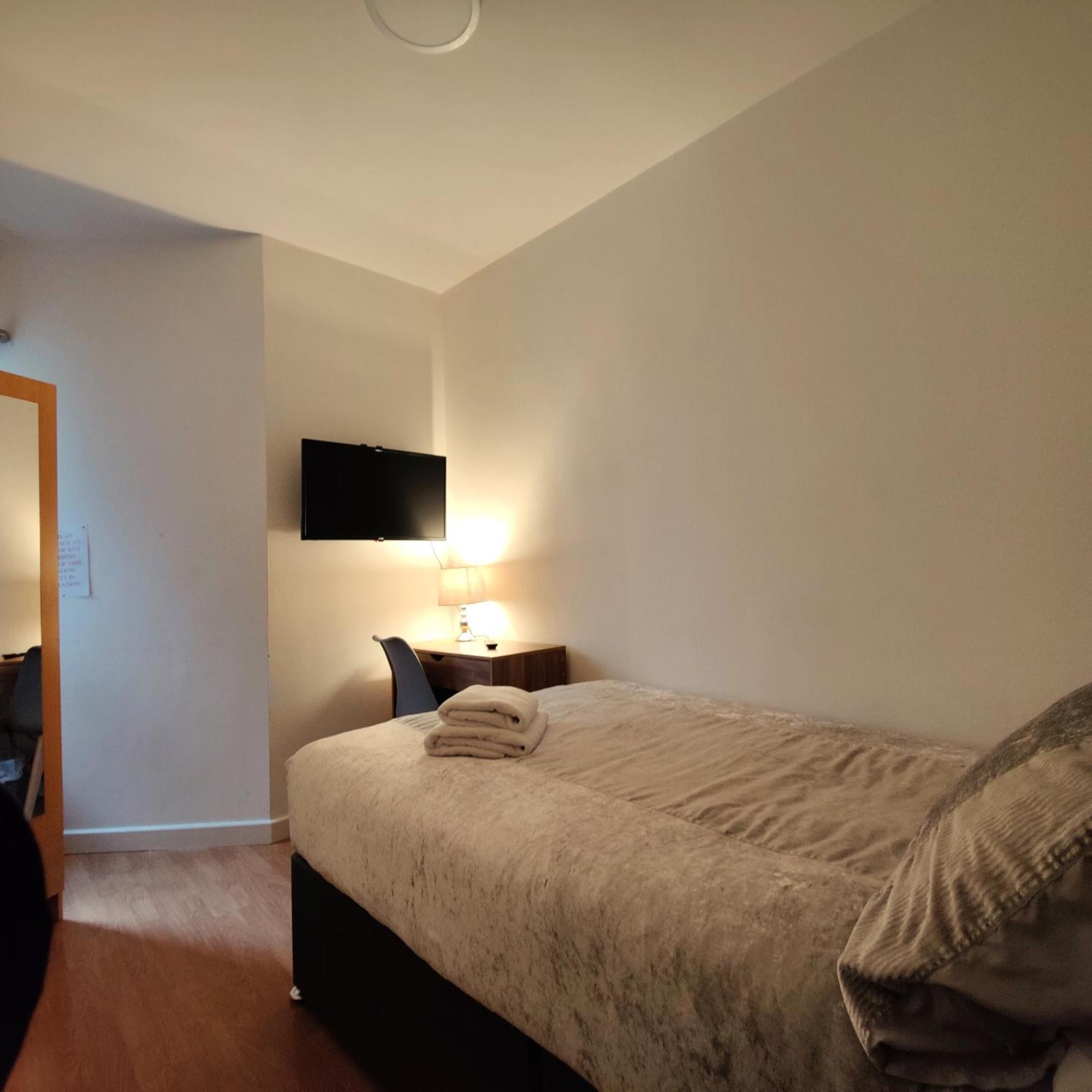 Liverpool City Centre Private Rooms Including Smart Tvs - With Shared Bathroom Екстериор снимка